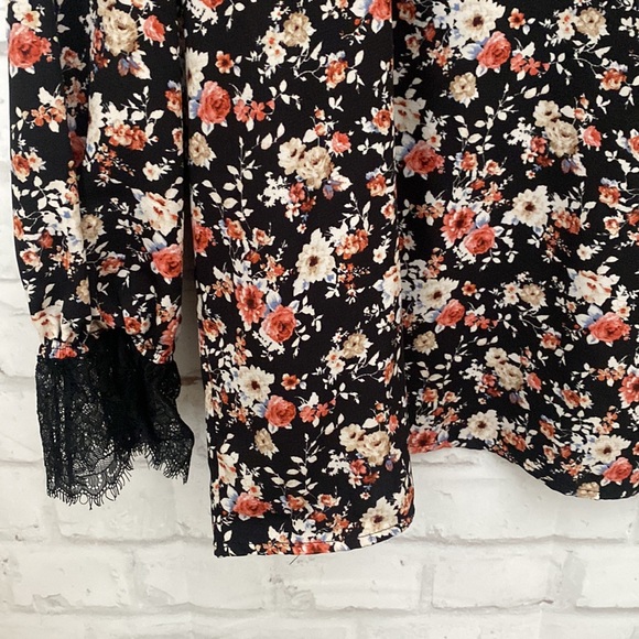 Pleione ruffle floral lace cuff blouse - Picture 3 of 5